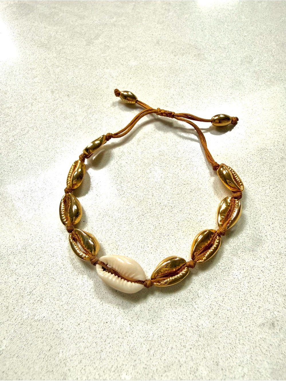 Gold plated TOHUM Cowrie Shell Beaded Bracelet - Adjustable